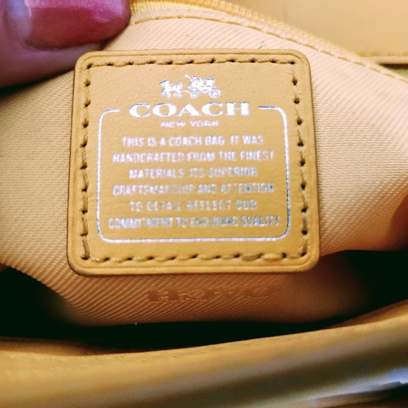 COACH Handbag Lemon Color 🍋 Love it 🍋 - Picture 5 of 10